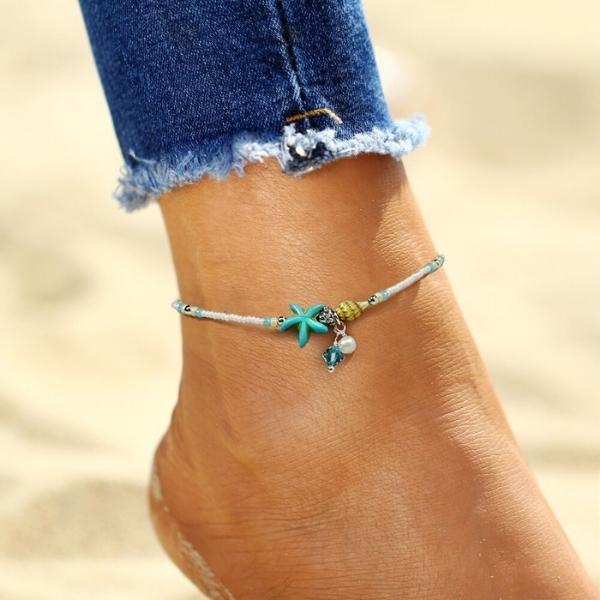 Bracelet de cheville ornée d'étoiles, de coquillages et de pierres naturelles