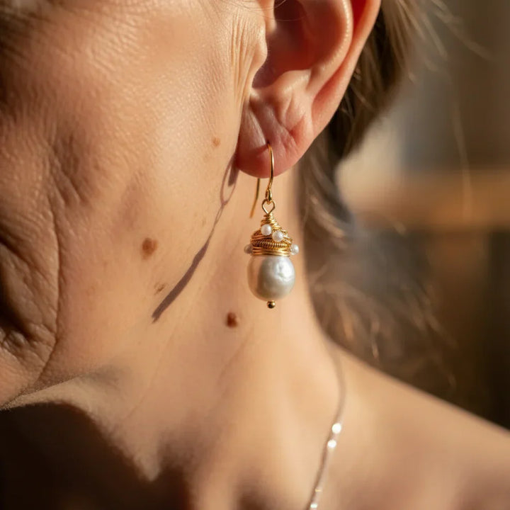 Boucles d'oreilles Vintage en Perles avec Détails Dorés