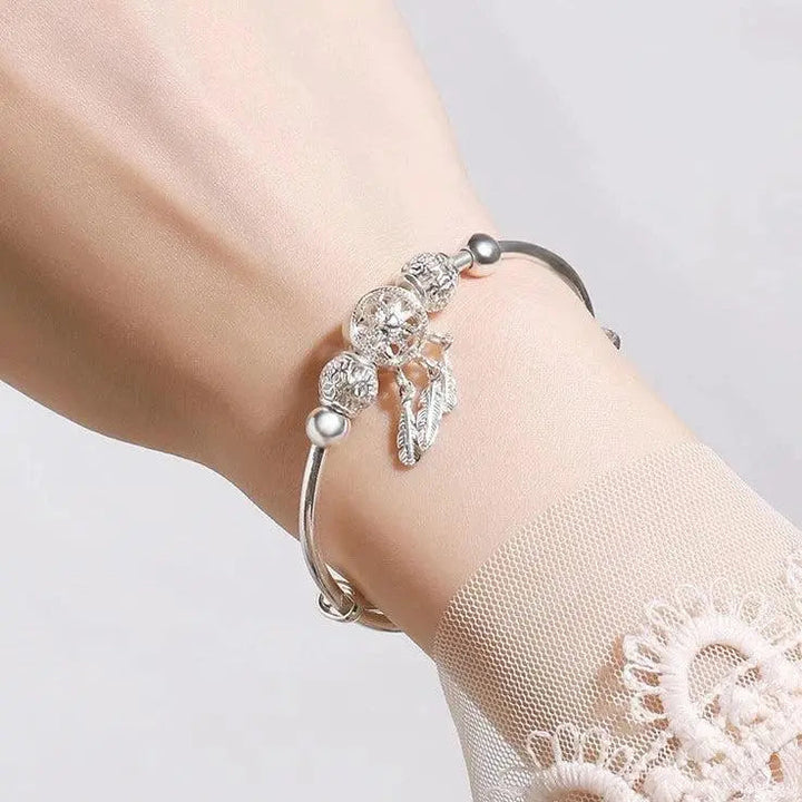 Bracelet Ajustable en Argent avec Pendentifs en Forme de Trois Feuilles