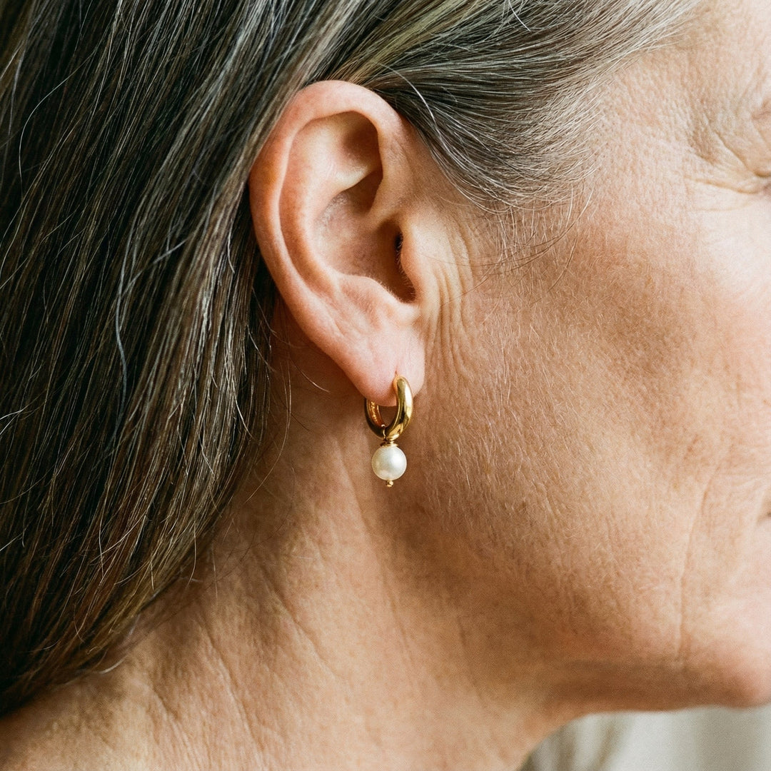 Petites Boucles d'Oreilles en Perles Dorées