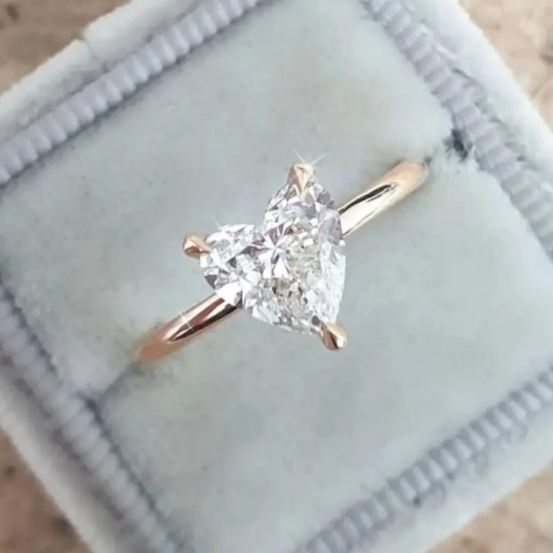 Anneau Élégant avec Cœur en Zircon