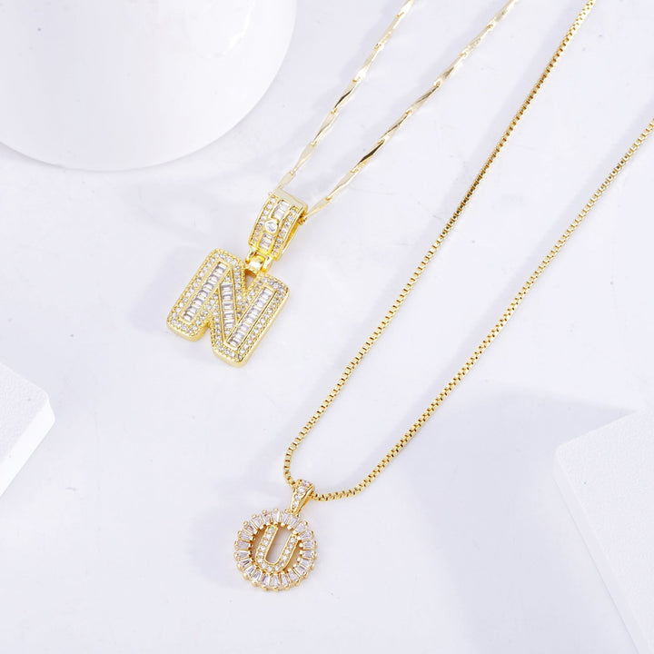 Collier Initial Pavé en Or - Ensemble Élégant
