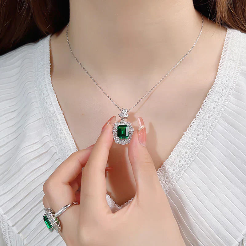 Collier Gisela avec Pierre Émeraude