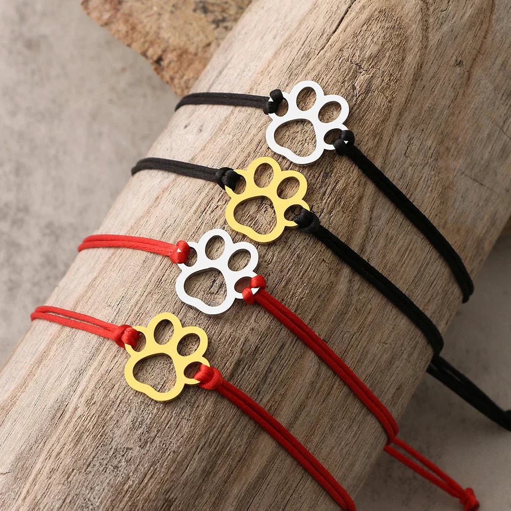 Bracelet ajustable en cordon avec motif de patte – Design noir et rouge