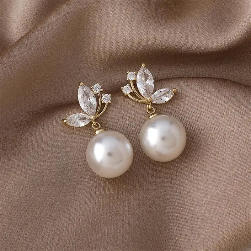Boucles d’oreilles exotiques aux perles dorées et cristaux