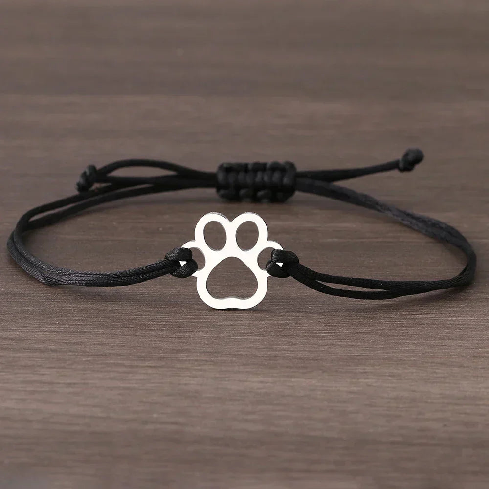 Bracelet ajustable en cordon avec motif de patte – Design noir et rouge