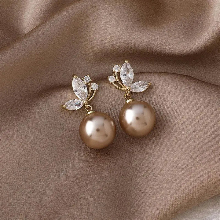 Boucles d’oreilles exotiques aux perles dorées et cristaux