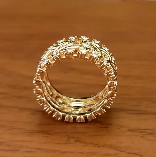 Bague Dorée avec Bande Tressée en Cristal