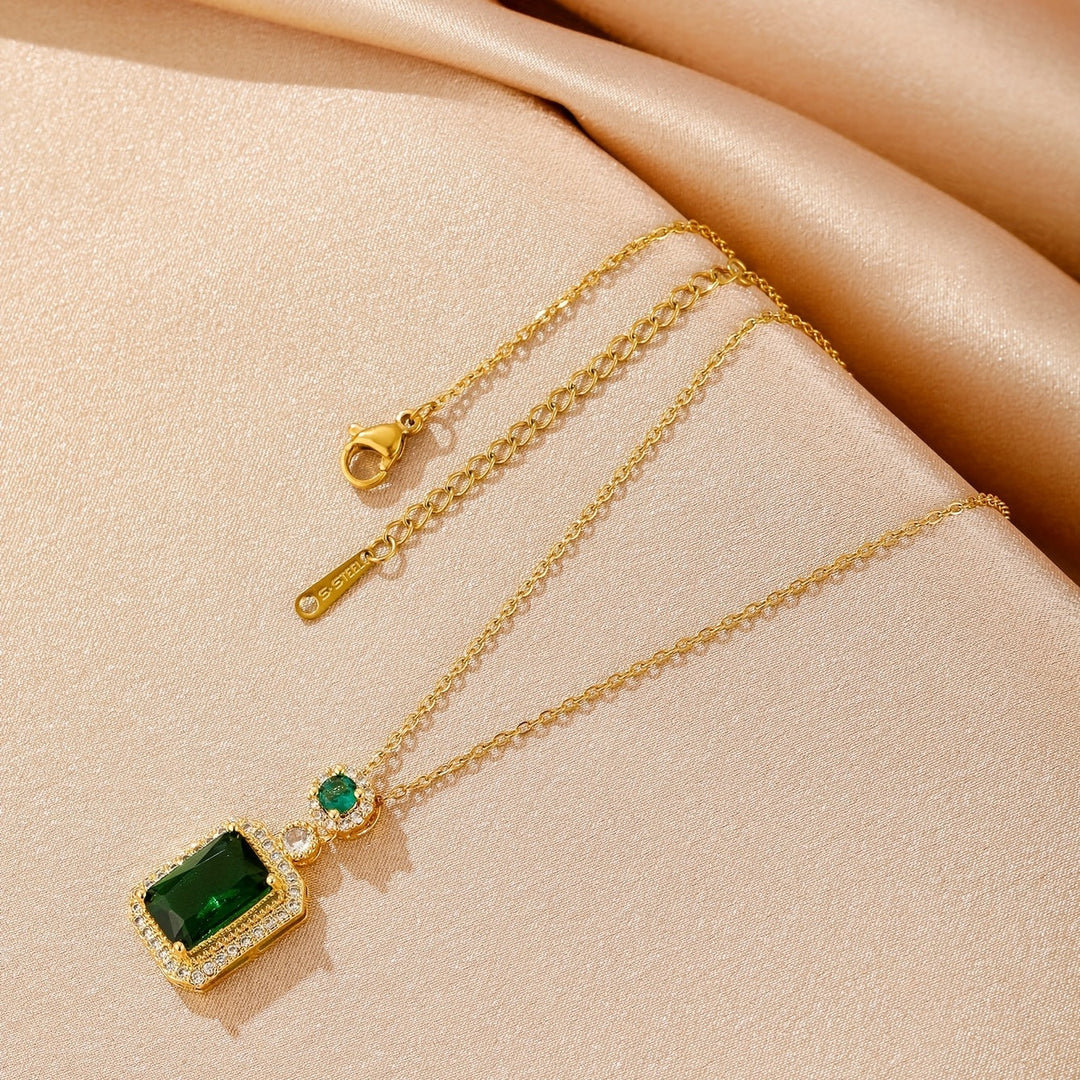 Collier Greta orné d'une Pierre d'Émeraude