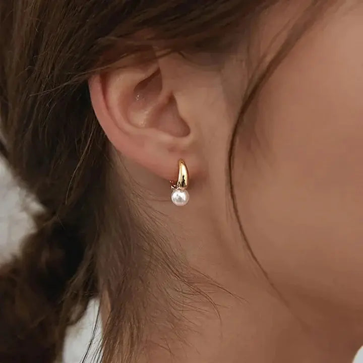 Petites Boucles d'Oreilles en Perles Dorées