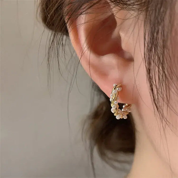 Élégantes boucles d'oreilles en perles sphériques