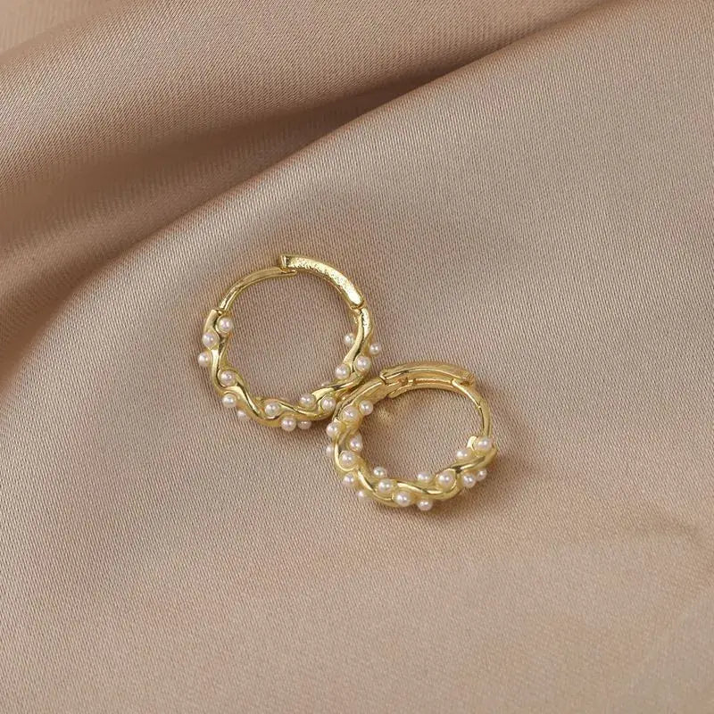 Élégantes boucles d'oreilles en perles sphériques