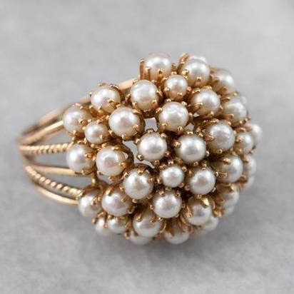 Bague ornée de perles