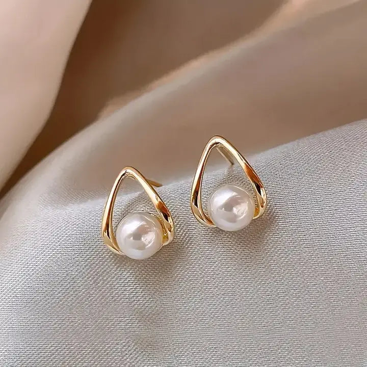 Élégantes Boucles d'Oreilles Triangulaires avec Perles