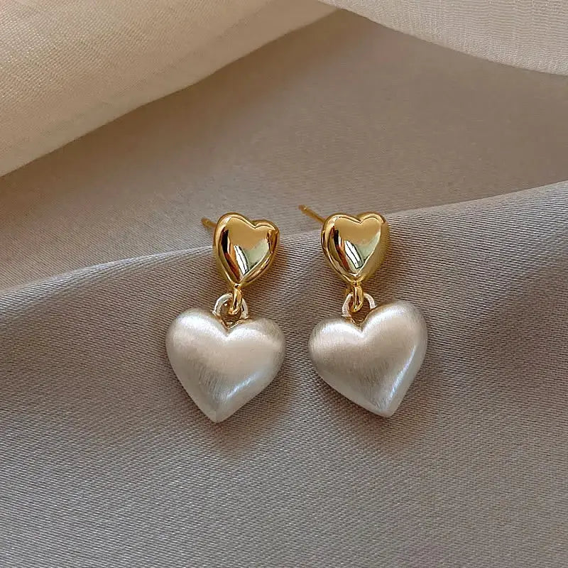 Élégantes Boucles d'Oreilles en Forme de Cœur avec Perles Dorées