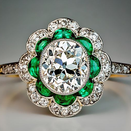Bague Vintage ornée d'un Cristal Émeraude