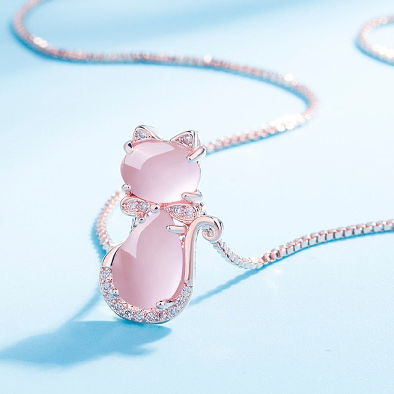 Adorable collier en pierre rose de chat orné de zircon