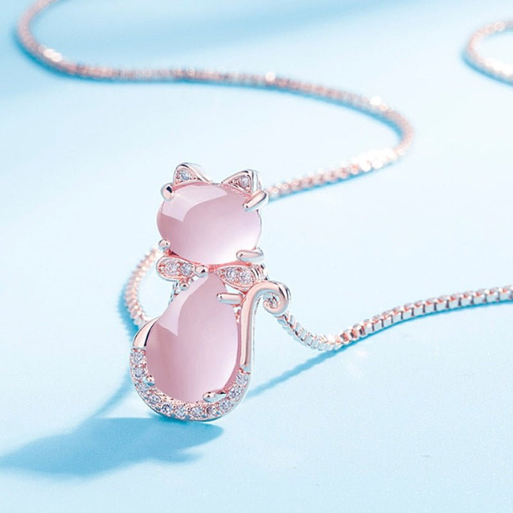 Adorable collier en pierre rose de chat orné de zircon