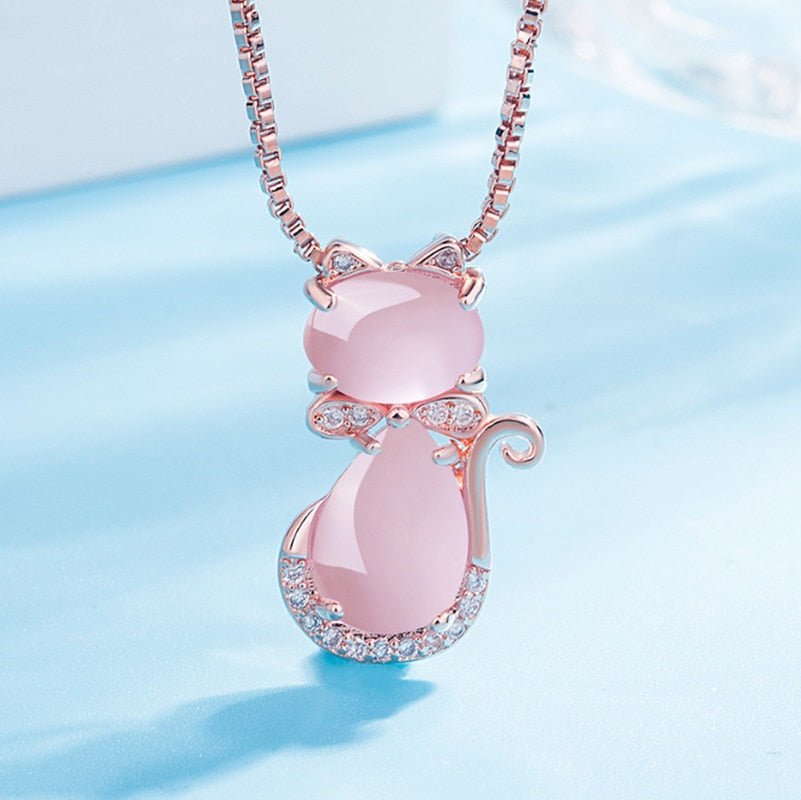 Adorable collier en pierre rose de chat orné de zircon